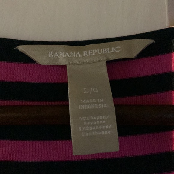 No longer fits. Loved this dress, can be work casual or with accorded dress up. - Picture 2 of 3